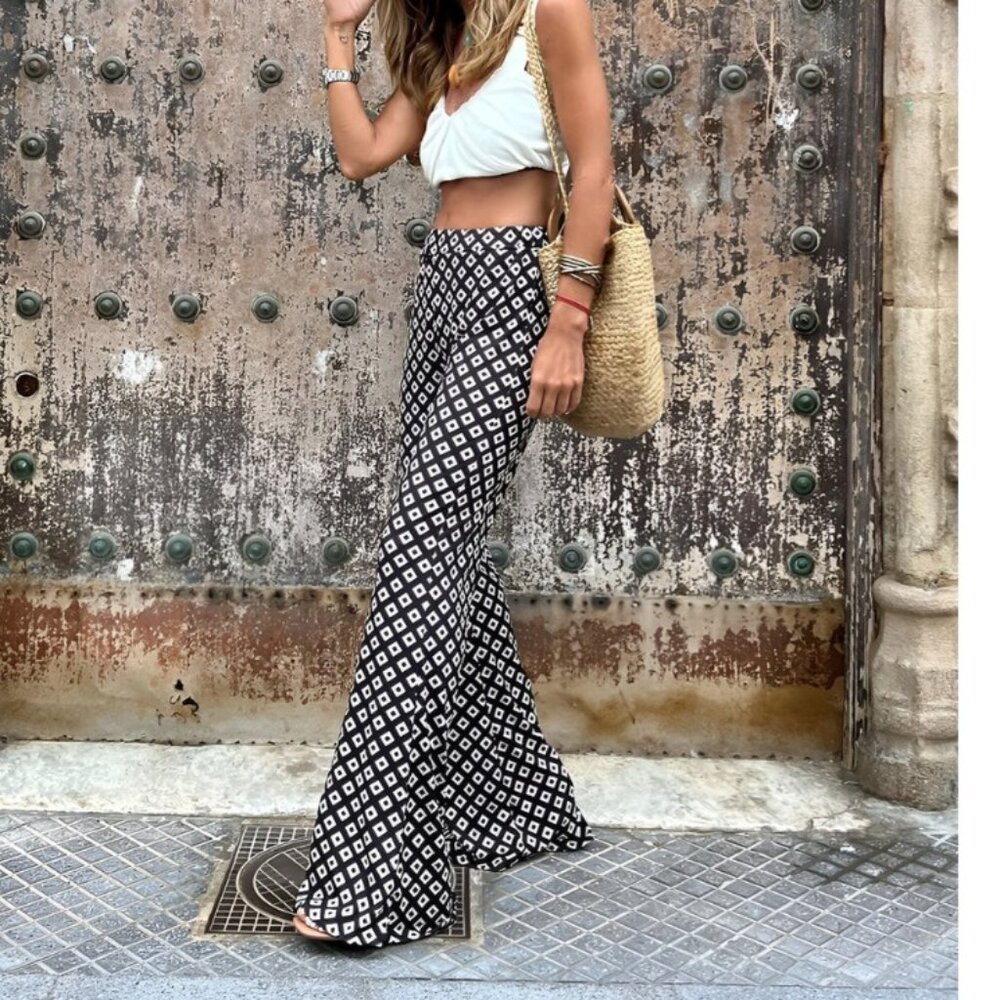Commense Black and White Geometrical Print Flare Pants